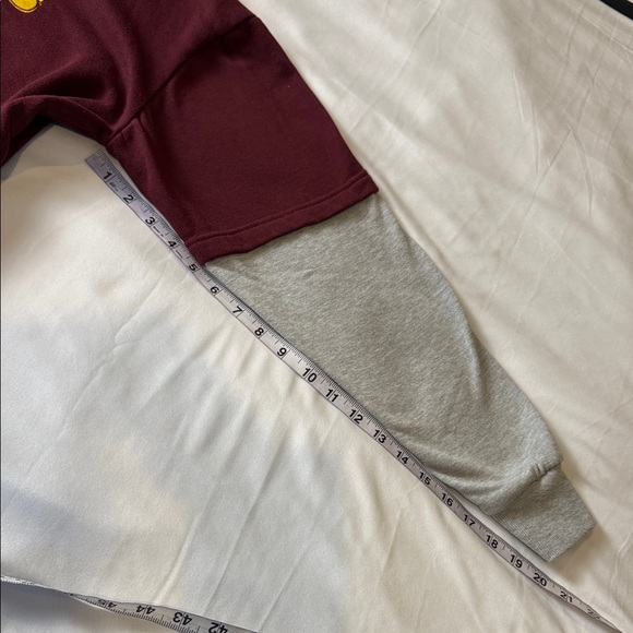 Harry Potter Hogwarts Gryffindor Pullover Hoodie Maroon Gray Sleeves Men's Sz L - Picture 10 of 12